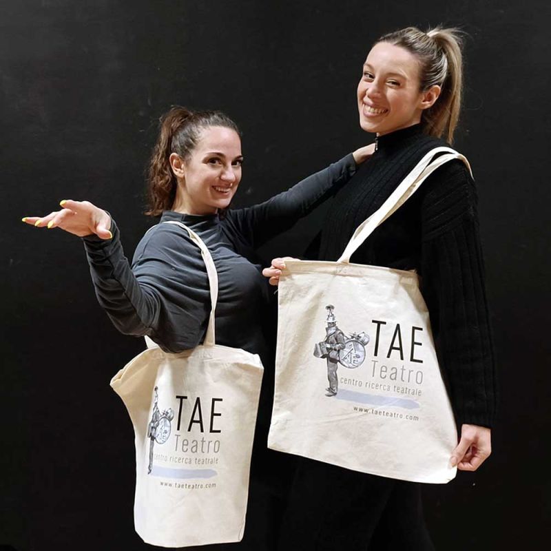 shopper-tae-duo-female